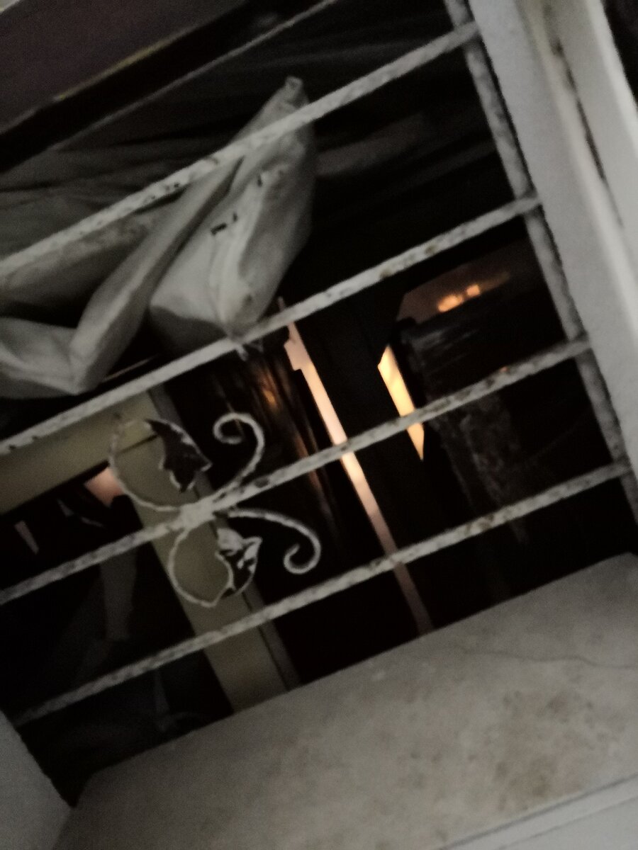 Номер в турецком отеле курильщика. Вид из окна.