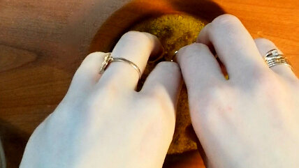 Ванночка с солью и йодом для ногтей