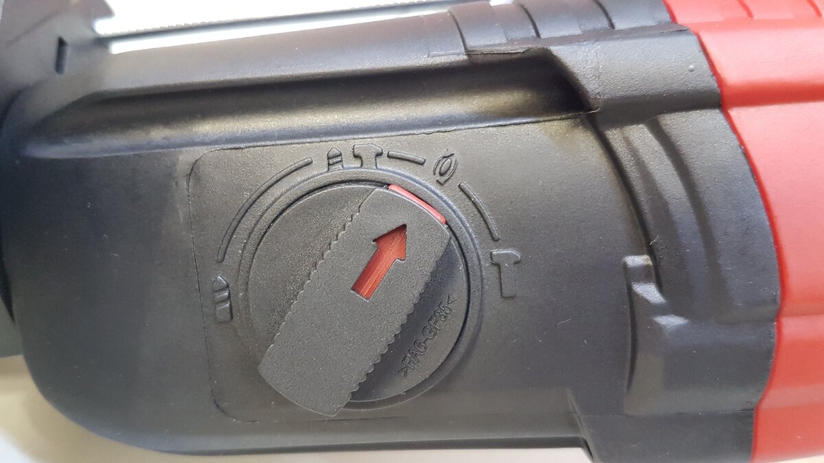 Иконка в виде зубила и направлением поворота, вид сверху. Режим vario-lock.