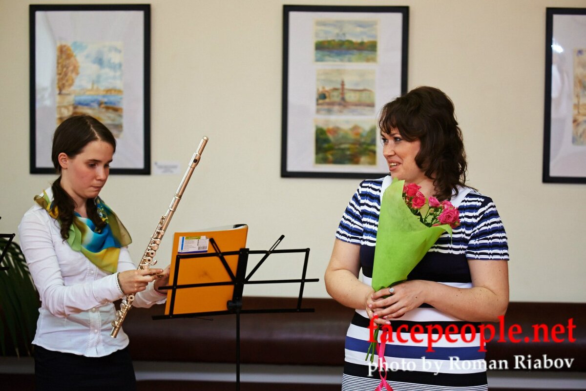 Я и моя дочь Анюта на открытии персональной выставки. Фото из моих архивов. 