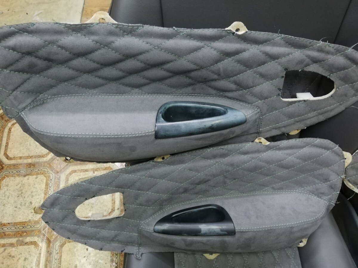 Прочитав данную инструкцию до конца, каждый водитель сможет самостоятельно перетянуть дверные карты в своем авто. 