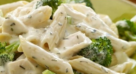 Пенне с брокколи , курицей и сливками 