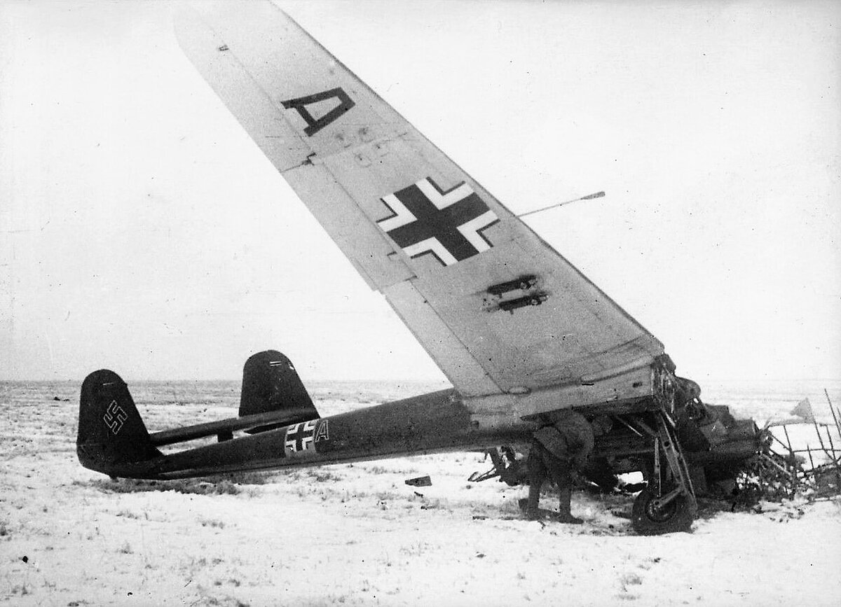 Немецкий самолет-разведчик Focke-Wulf Fw 189. Источник: https://commons.wikimedia.org/wiki/File:%D0%A1%D1%82%D0%B0%D0%BB%D0%B8%D0%BD%D0%B3%D1%80%D0%B0%D0%B4._Focke-Wulf_Fw_189.jpg, автор: Сергей Струнников