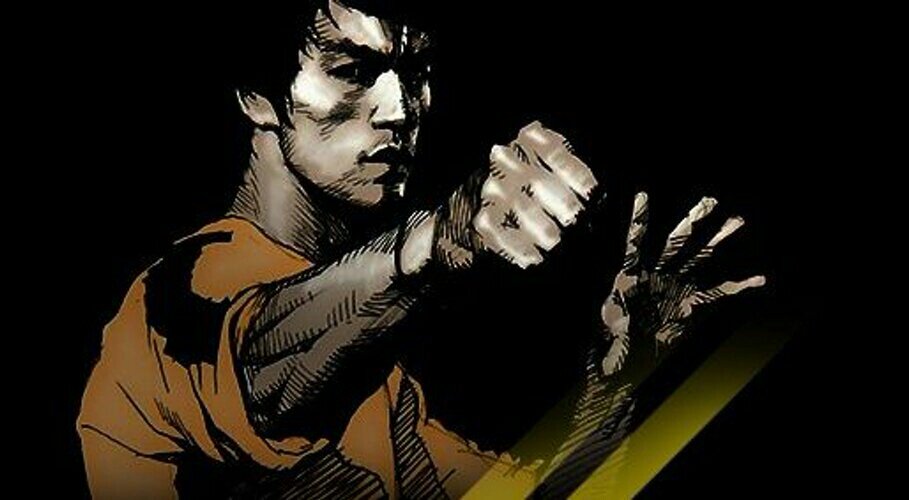 Брюс Ли был великим мастером боевых искусств со своим оригинальным мышлением и нестандартным подходом. У Оригинального человека даже мысли бывают оригинальными. Вот некоторые из них: "Искусство рождается тогда,когда мастерство достигает совершенства",   "Разум подобен саду,в котором всё чтобы не посадили,сорняк или цветы,будет расти", "Всё, что делаешь в своей жизни,делай основательно. ", "Учитесь и повторяйте усвоенное ,доводя его до совершенства".                                                             ------------------------------------------------------------------------Стихи Брюса Ли------------------------В душе свободной от эмоций, мыслей, чувств  И тигр свирепый места не найдёт. Смятенья нет. Волненья нет. Есть только пустото.  В долине и в горах один и тот же ветер.  Он иглы сосен шевелит, он шевелит листву, И там и тут один и тот же ветер, А шелест ветра разный почему? Без мыслей и эмоций пустота,  движение следует естественной природе.                           И вспоминаются слова, что ходят издавно в народе: Хоть видит глаз в реке луну, но руки взять её не властных  Хоть тучи закрывают свет, луна и солнце не погасли.  В бою победа на двоих одна,  И на неё имеет право лишь тот кто о себе забыл и овладел великим Дао.