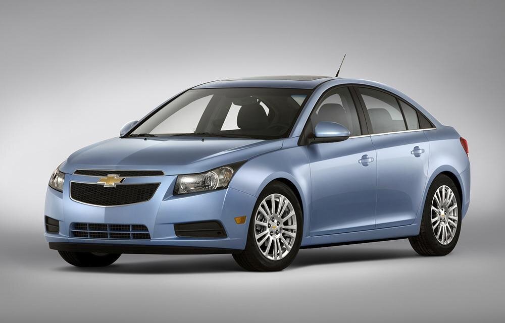 Седан — самый первый и самый распространенный вид кузова.

Из его характерных особенностей можно выделить 2 ряда сидений и 4 двери, а также трёхобъемность кузова. Трёхобъемность в данном случае подразумевает возможность его деления на три объемных составных части – капот, салон и багажник. Также седаны варьируются по классам от малогабаритного "чисто городского" "B" класса до комфортабельных авто бизнес "Е" класса.