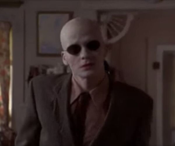 Кадр из фильма "Пудра" 1995 года