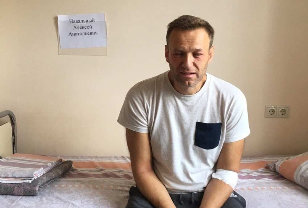 для статуса политического беженца от кровавого ФСБ даже недоказанного факта отравления может быть достаточно