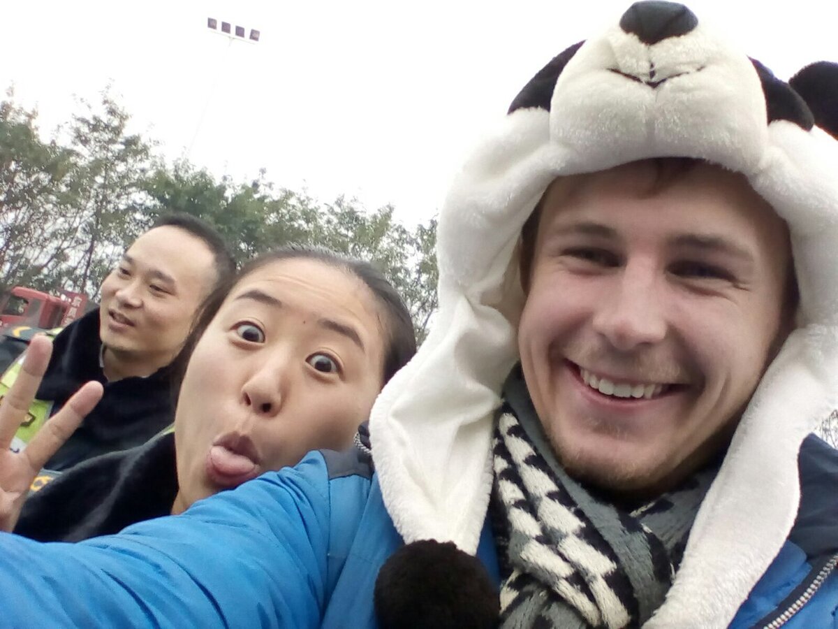 С китайской полицией. 