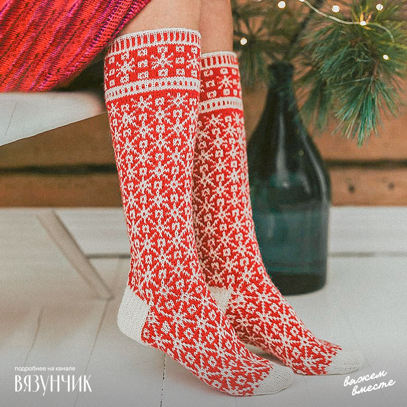 Носки с повторяющимися узорами спицами от Novitaknits