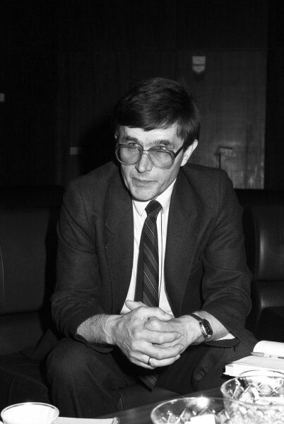 В. Матузов