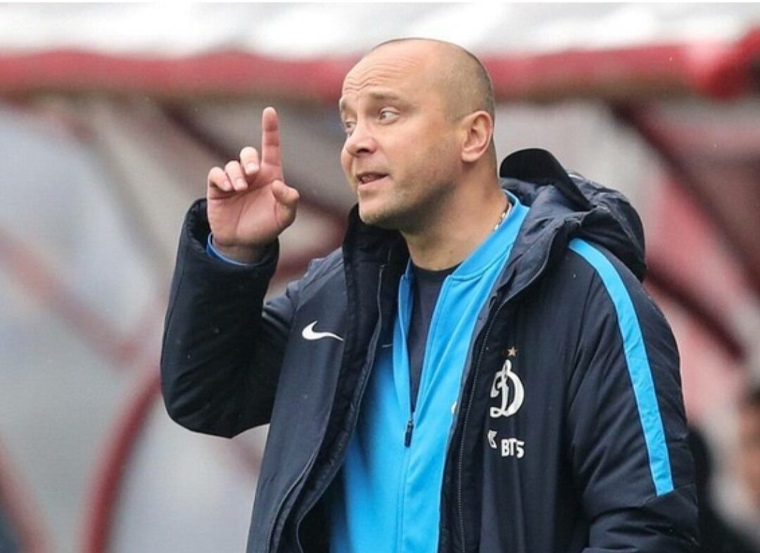 Дмитрий Хохлов до 2019 года являлся тренером клуба Динамо (Москва)