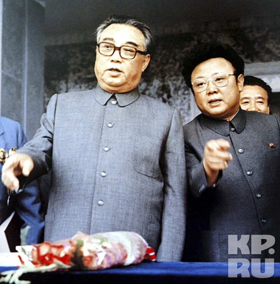 Ким Ир Сен ( слева) Ким Чен Ир (справа)