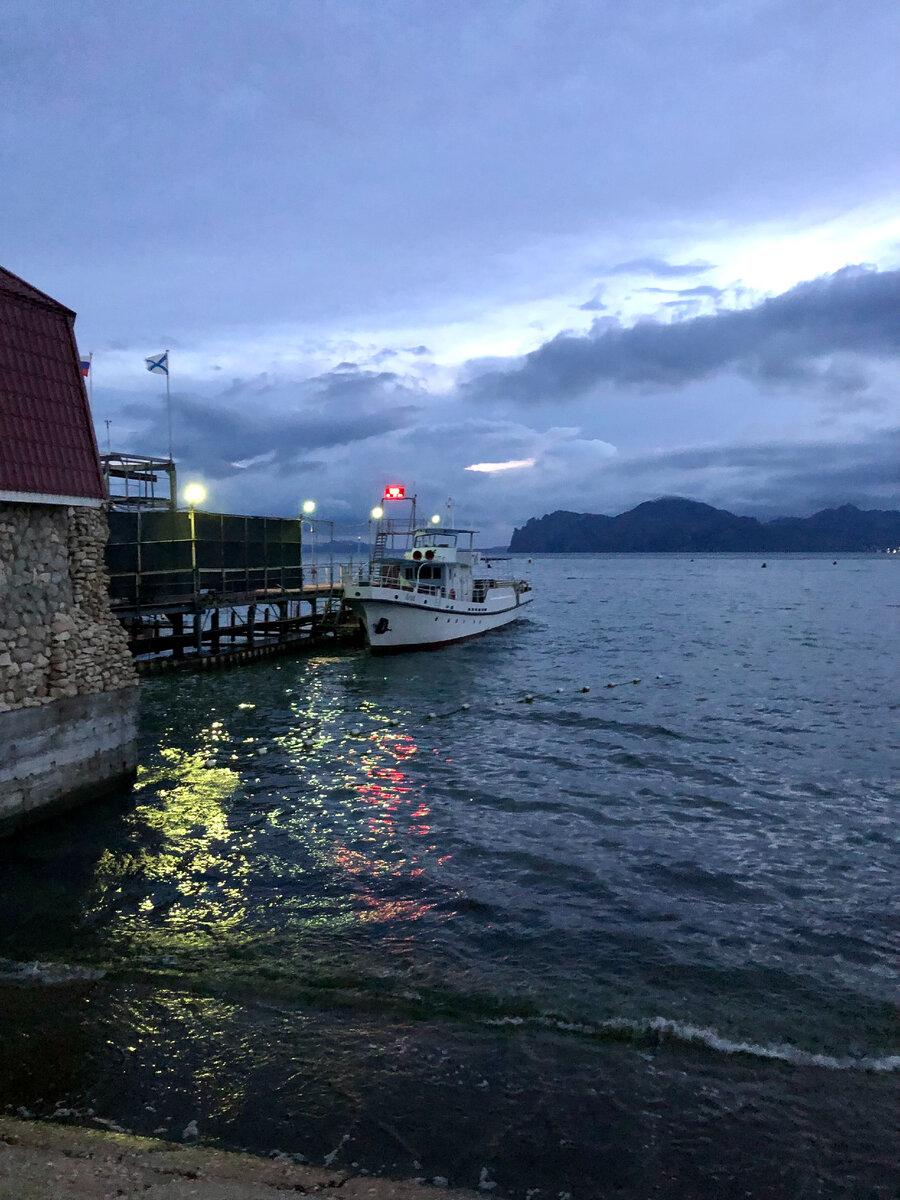 Здесь интуиция мне подсказала, что завтра я поеду на морскую прогулку. Так и вышло)) Фото из личного архива, 2021