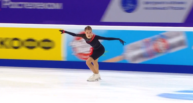 Майя Хромых во время произвольной программы в Сочи. Источник фото: YouTube канал Первого канала.