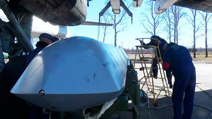 Крылатая ракета Х-101 на аэродроме стратегической авиации в г.Энгельсе. Изображение взято в сети Интернет в свободном дсотупе.