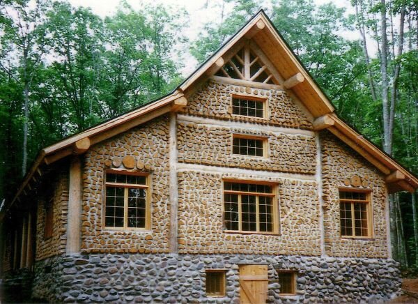 Глиночурка - круглый дом из дров и глины с земляной крышей