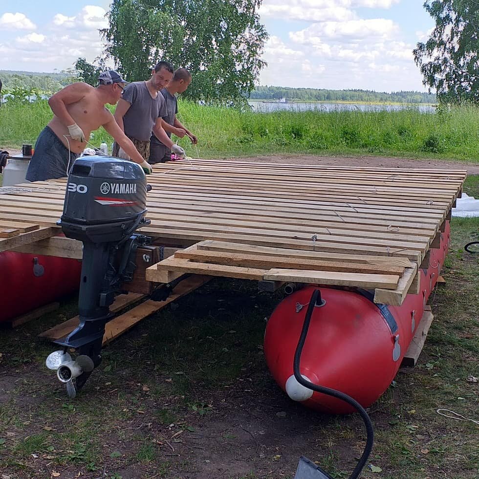 Строим плоты.