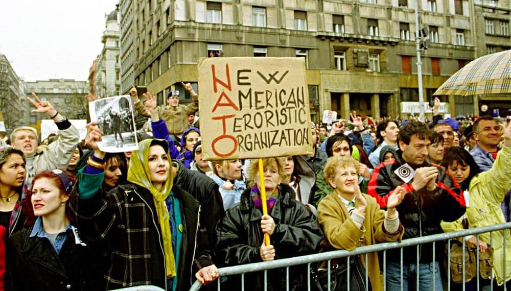 Антивоенная демонстрация против НАТО в Белграде 1999 года