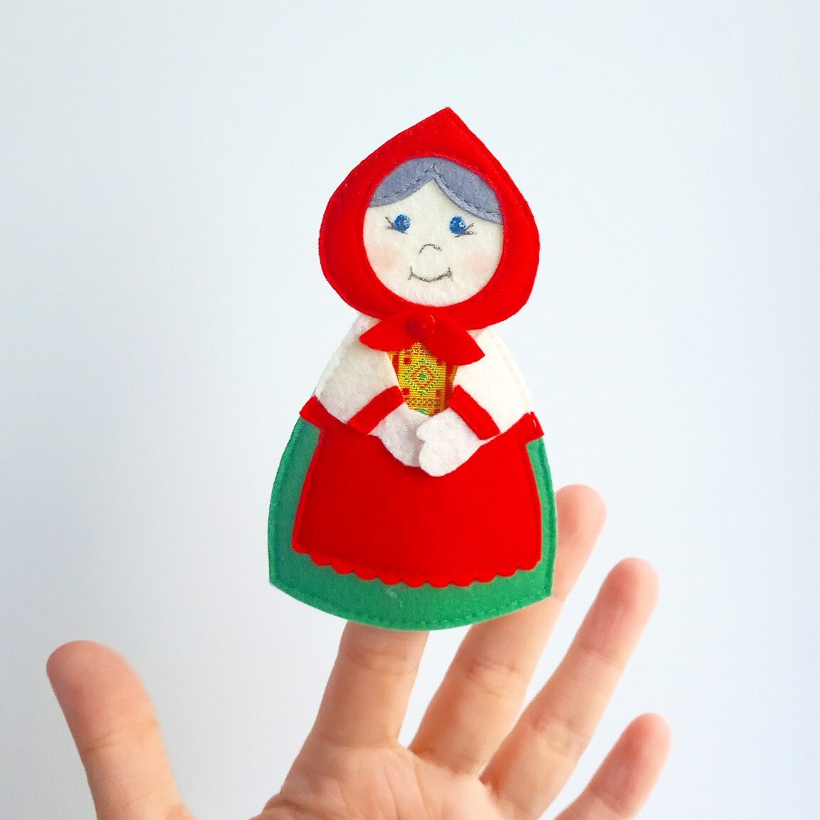 Пальчиковый театр из фетра. Бабушка.