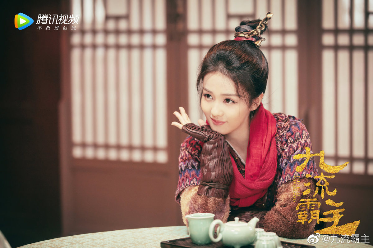 Бай Лу в роли Лун Ао И