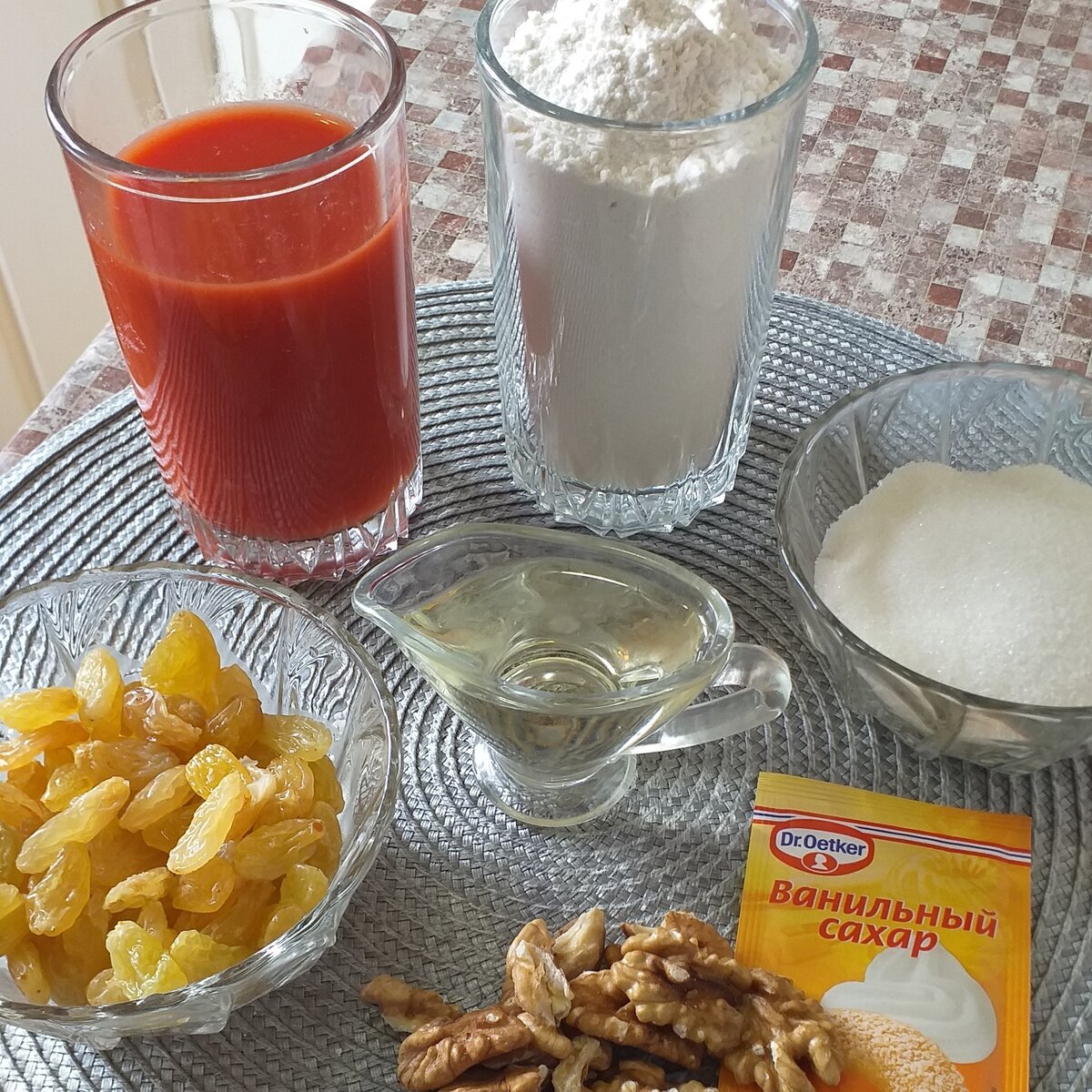 Ингредиенты для выпечки кекса простые и распространённые