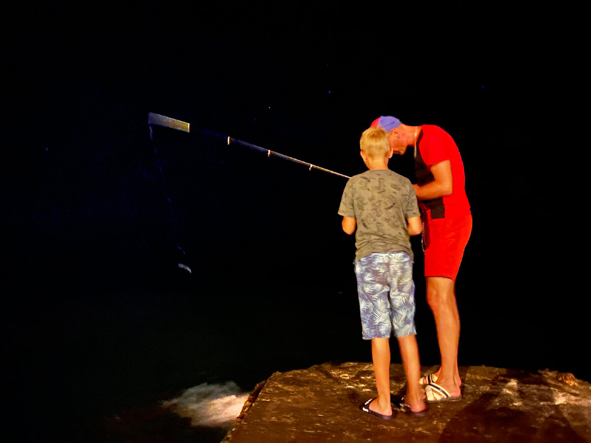 прыгнуть с пирса голым Freepik