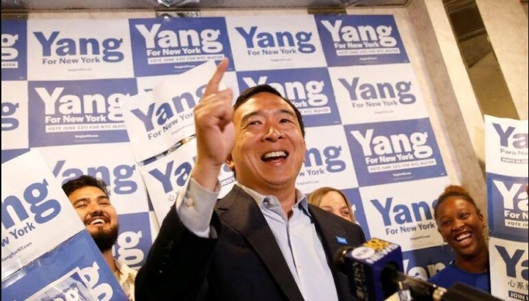 В 2021 году Янг попробовал стать мэром Нью-Йорка, однако горожане предпочли демократической версии Трампа понятного и простого экс-капитана полиции, афроамериканца Эрика Адамса. 