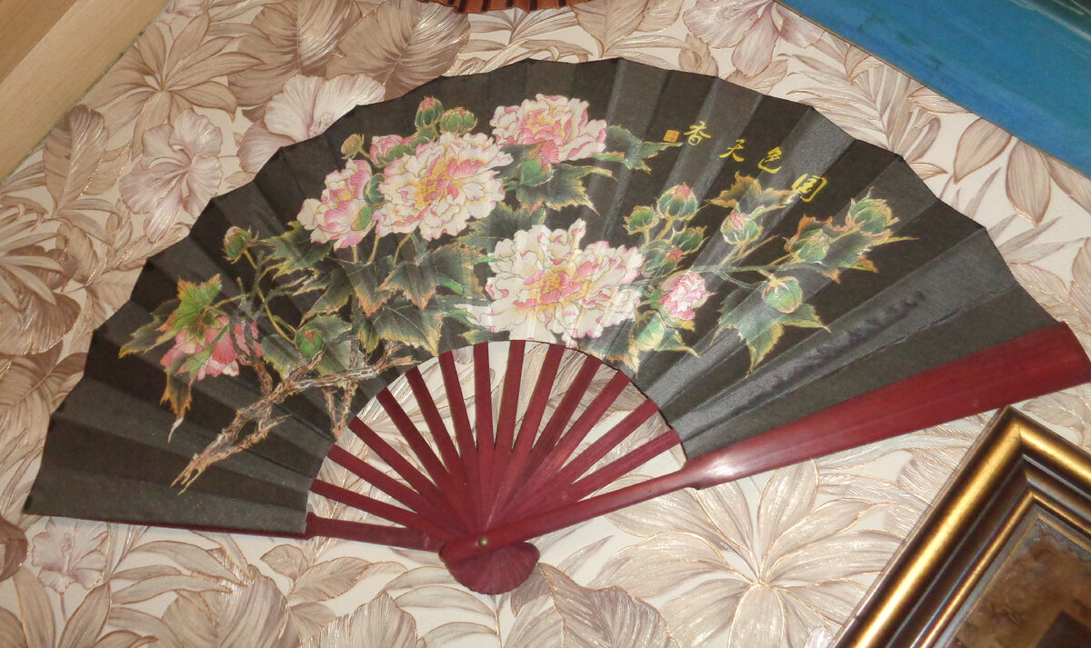 Албания, но иероглифы выдают место изготовления. Все фото автора.