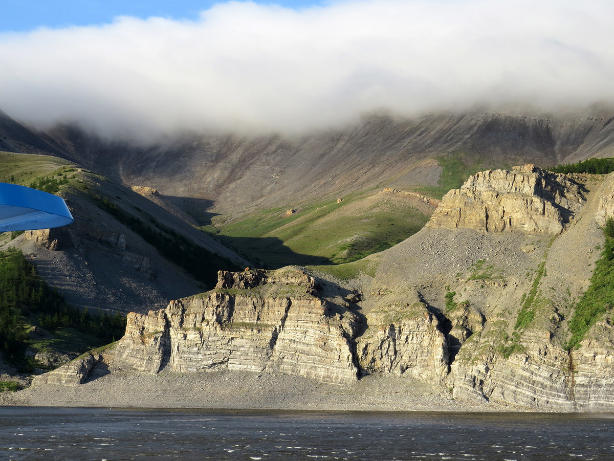 Низовье глубокого. Амур впадает в Охотское море. Низовье.