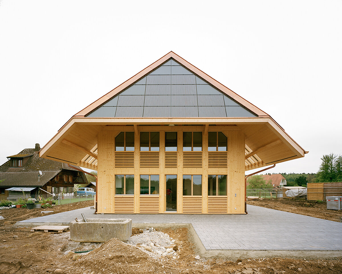 Источник изображения - https://archello.s3.eu-central-1.amazonaws.com/images/2018/09/10/2hdl-graben-fertigbau-1200x960-01.1536566006.4227.jpg