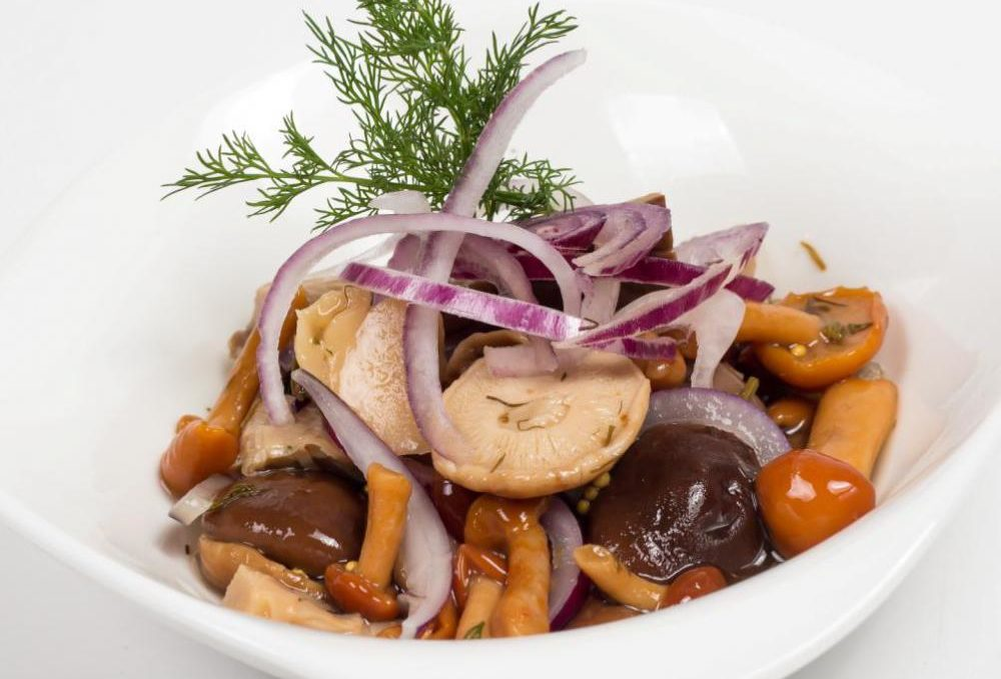 лук красный. красный круглый лук. красный лук измельчить. красный лук грибы. красный лук грибы.