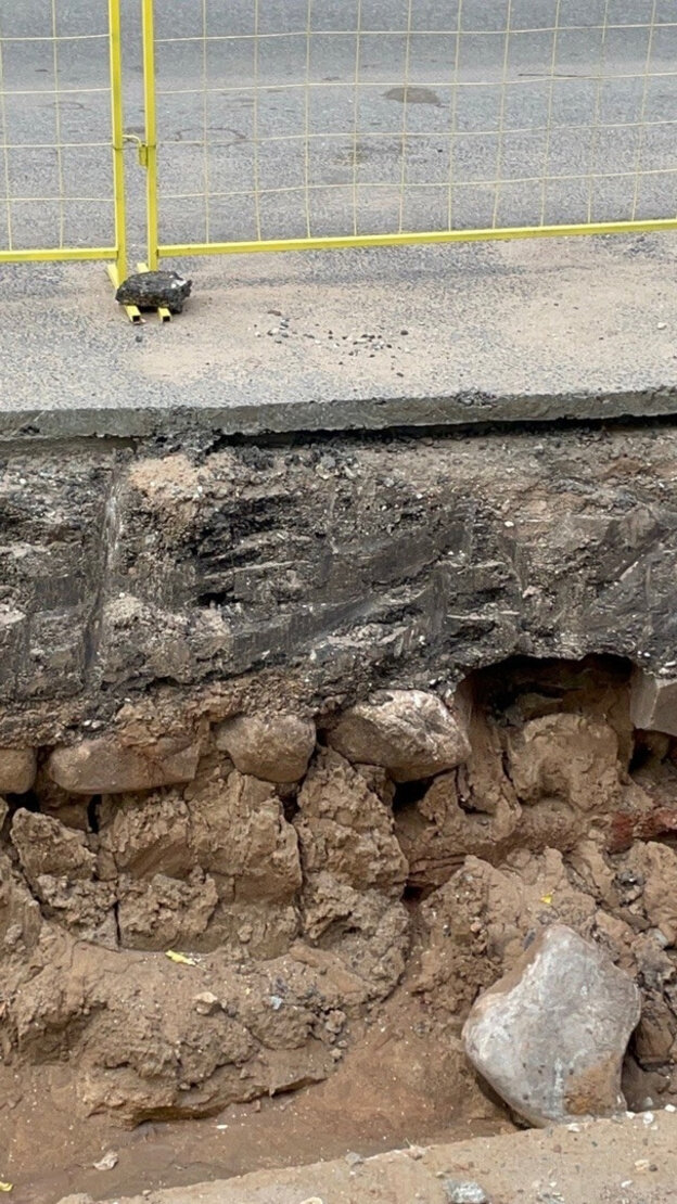    На улице Преображенской в Кирове обнаружили историческую мостовую