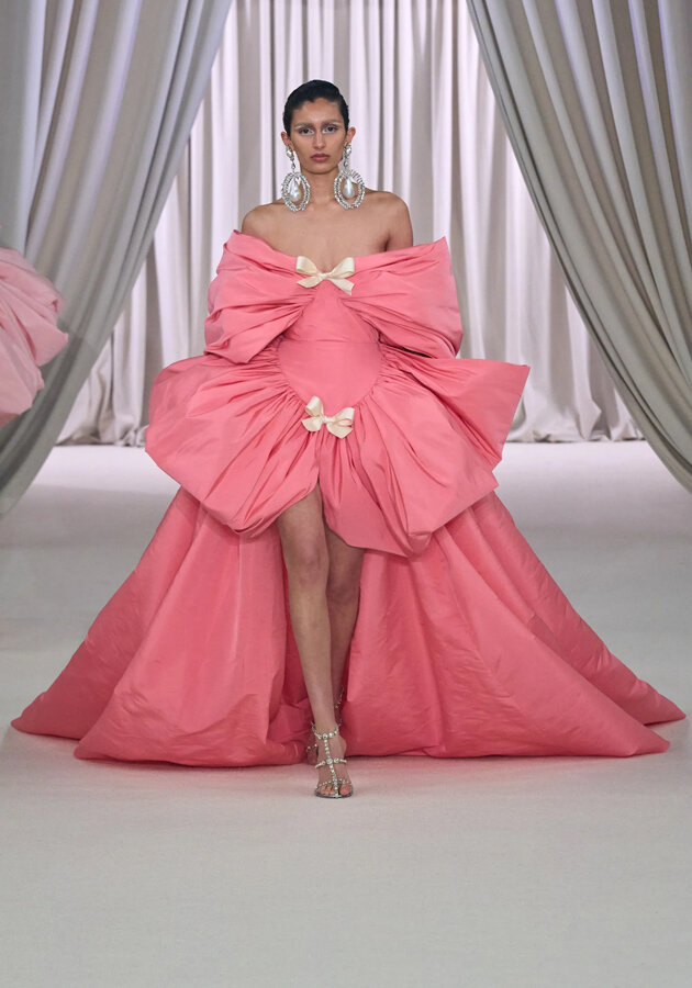 №2. Источник giambattista-valli-spring-2023 