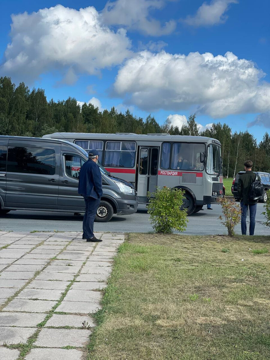 В Петербурге сегодня прощаются с погибшими при крушении самолета Евгения  Пригожина. Читайте на 