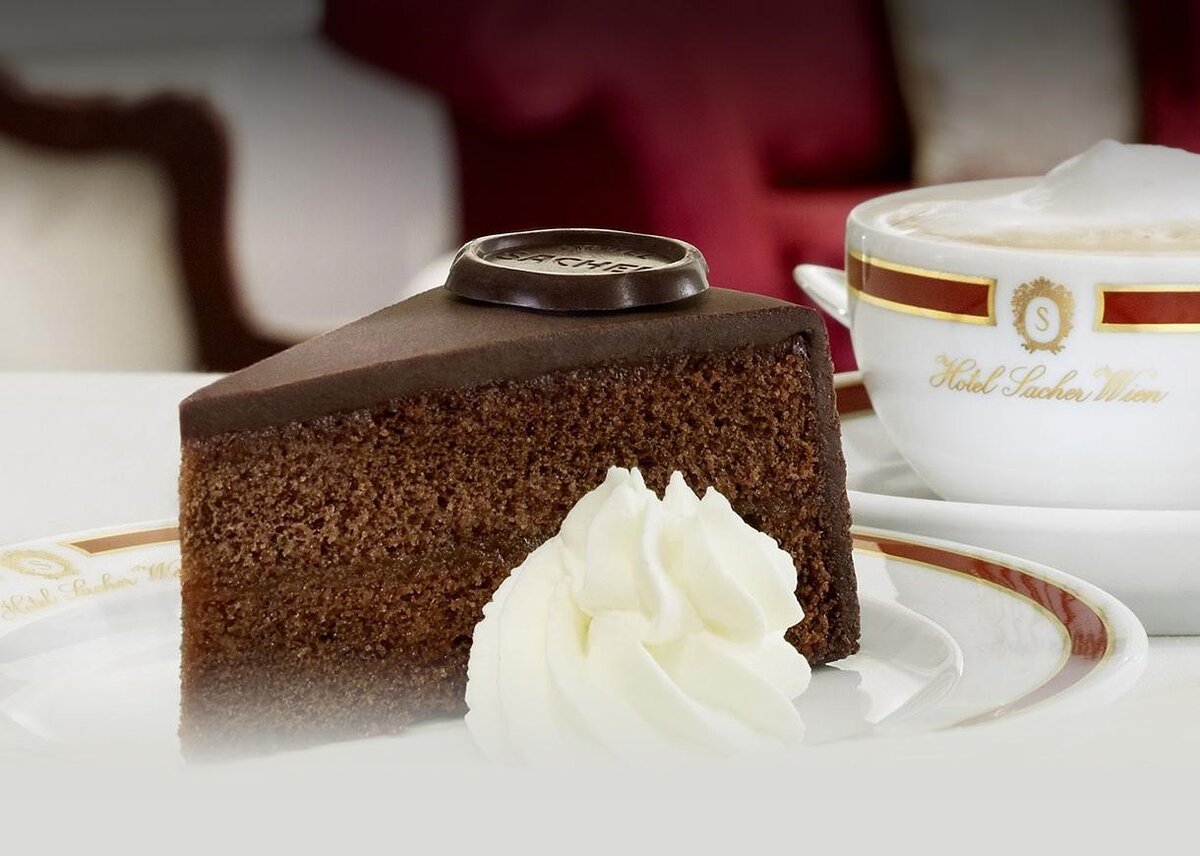 Торт  Sacher с кофе меланж (в России: "кофе по-венски")