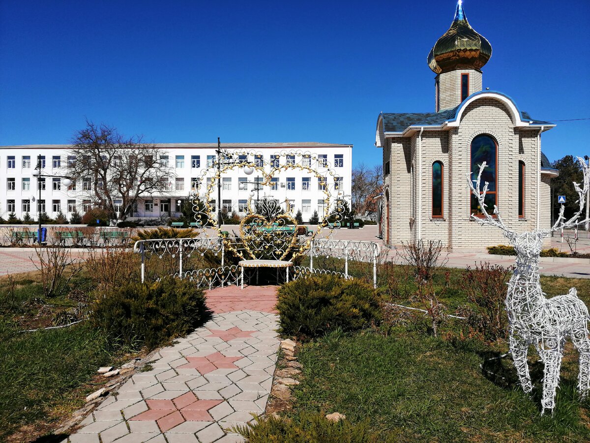 Погода в крыму села. Ближнегородское Джанкойский район. Школа село курортное. Крым село Ясенко. Школа в селе Яснополянское Крым.