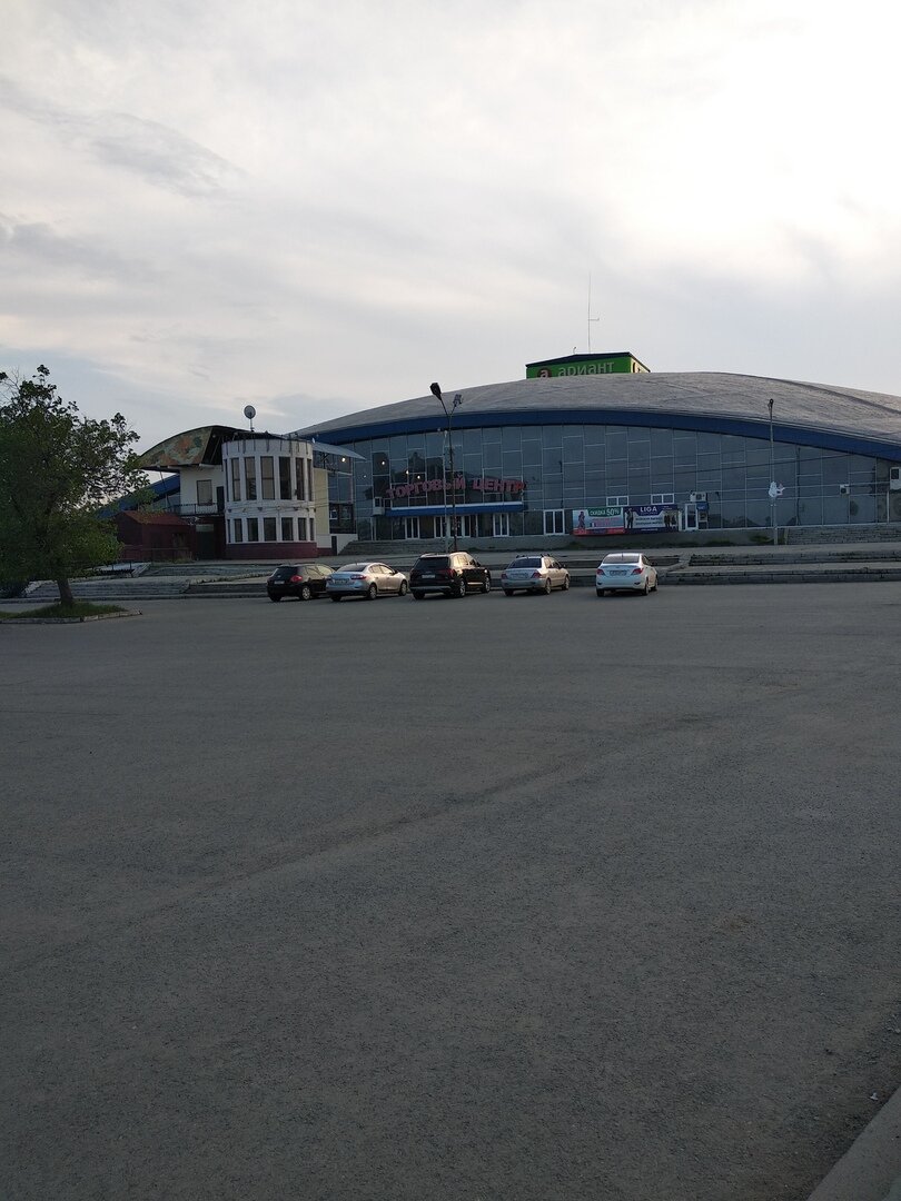 Когда-то давно здесь была куча автомобилей.