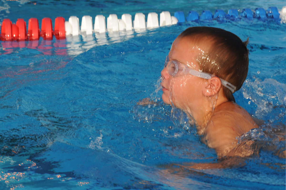 После бассейна закладывает. Отит и профессиональное плавание. Для пловцов характерны такие болезни как отит.