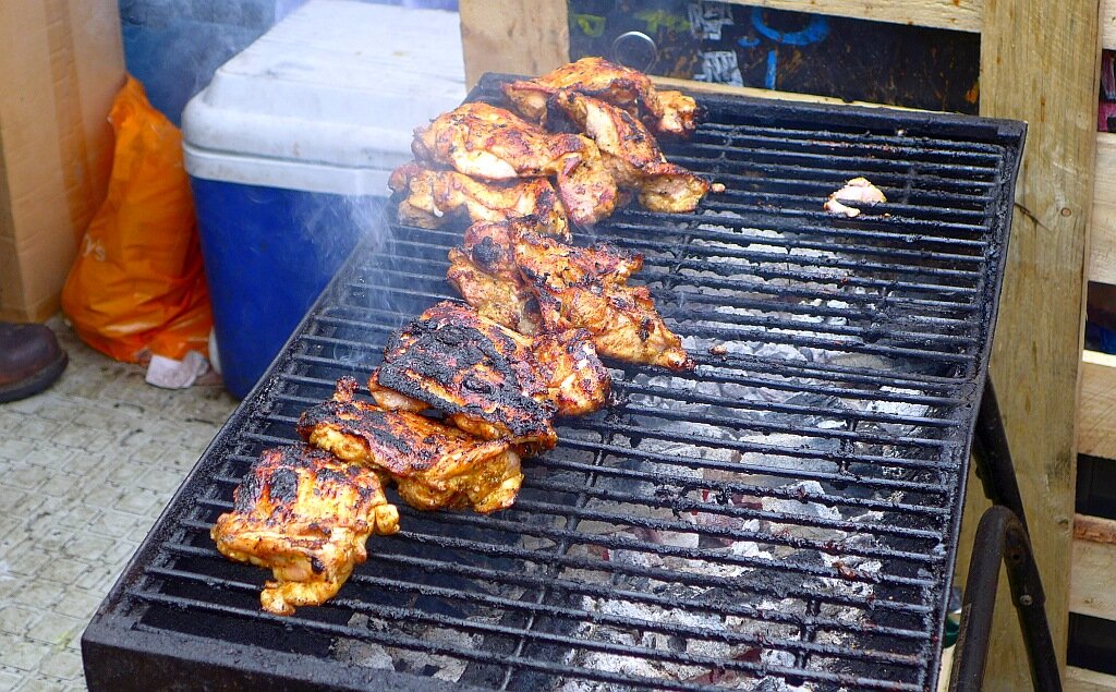Ой как сгорела курица по корейски. Но судя по времени - ее еще жарить и жарить