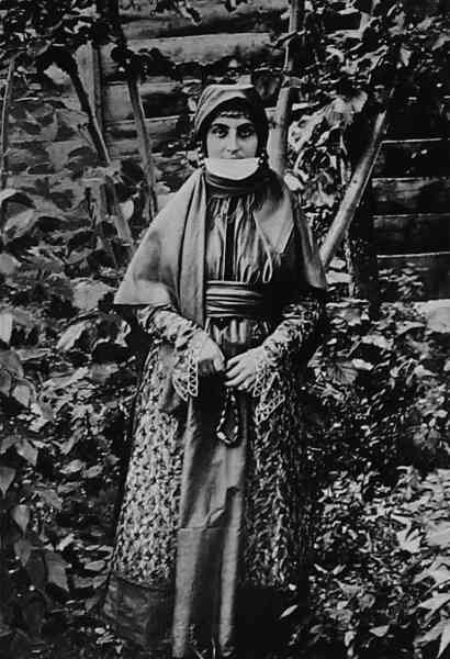 Армянка из Шуши. Конец XIX века ǁ wikimedia.org