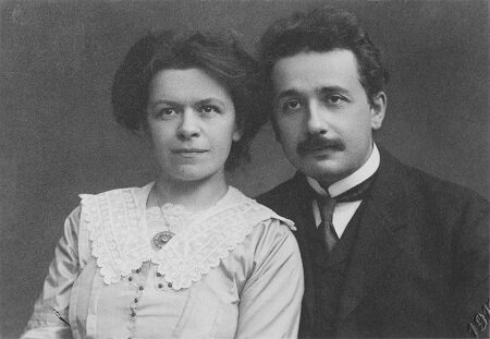 Альберт Эйнштейн и Милева Марич, 1912 год. Автор фото  неизвестен Общественное достояние.