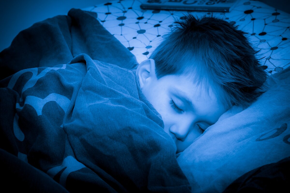 Во сне ты горько плакал трейлер. Спящий мальчик. Спящий ребенок. Спящие мальчики.