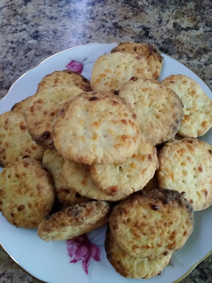 Записки юной пенсионерки. Печенье с сыром, кориандром и черным перцем. |  Шапокляк | Дзен