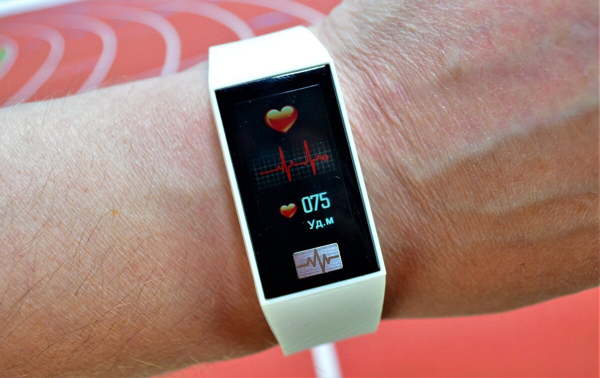 Фитнес браслет fitmaster. Smarterra FITMASTER Pulsar. Умный браслет Smarterra.