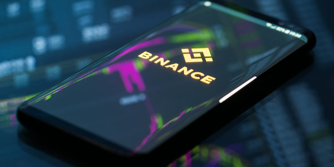 Крупнейшая по объемам торгов криптовалютная биржа Binance сообщила на своей странице в Твиттере о запуске сервиса «торговли блоками». Данный сервис дает возможность пользователям осуществлять операции от 10 BTC вне основной торговой платформы.