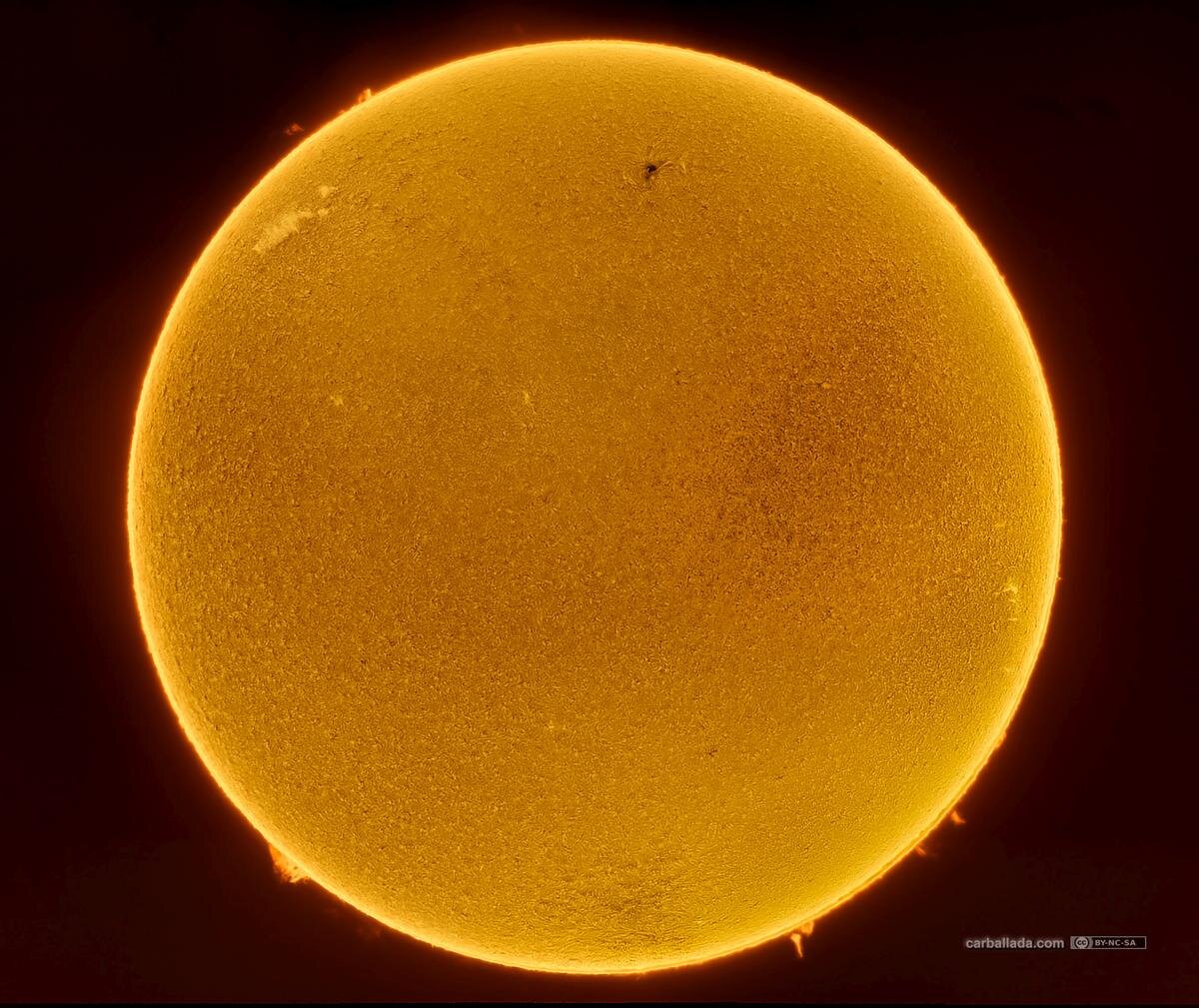 Астрофотография телескопа в линии H-alpha ©by carballada.com