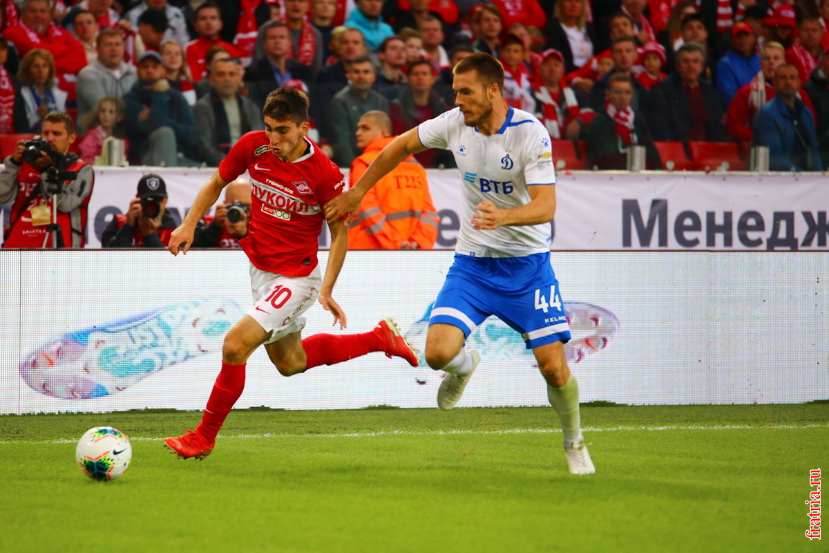 Зелимхан Бакаев в атаке. Дерби "Спартак" - "Динамо".