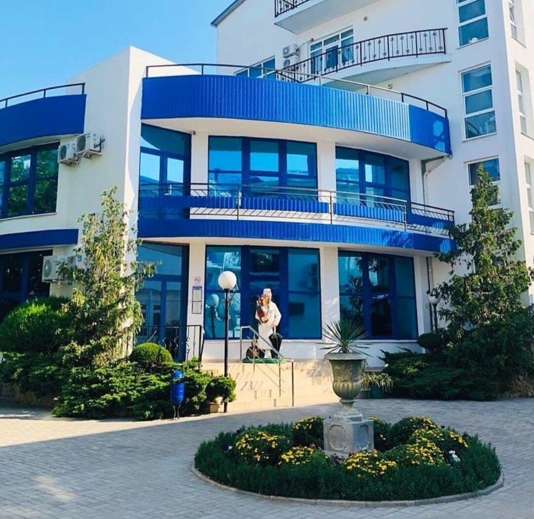 Лечебный корпус. Фото из Инстаграм @sanatoriy_ryuabinushka_anapa