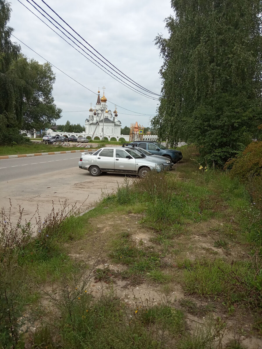 Легко можно взять бюджетную иномарку или нашу, отечественную модель, чтобы попасть под условия "старт" для Я.такси, или даже в эконом-класс - и начать зарабатывать на бескрайних просторах нашей Родины - Фото: Иван Гордеев.