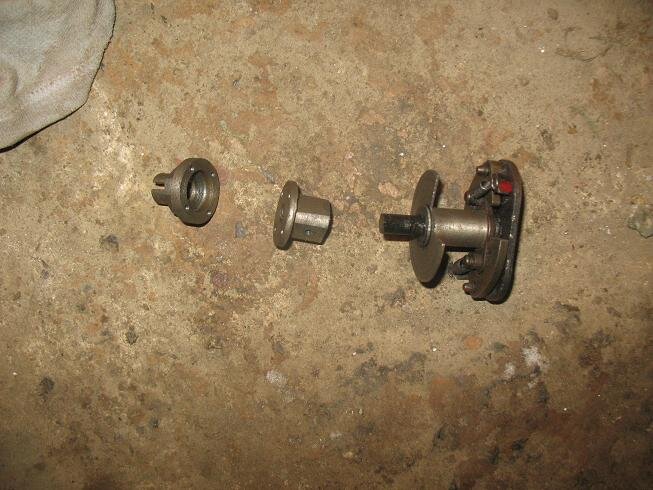 рабочая втулка- переходная втулка- модулятор с центробежным регулятором